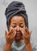 Comment appliquer une huile sur le visage avec Senza Nature