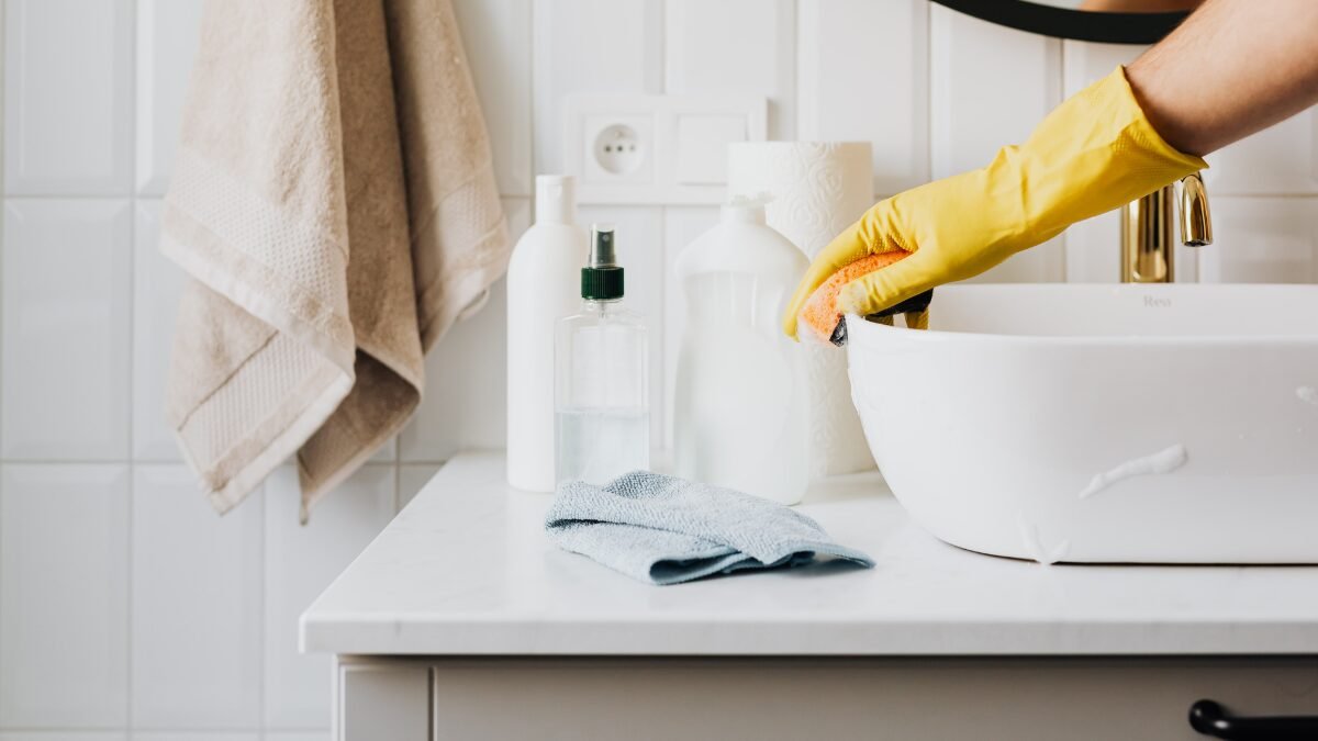 Salle de bain propre sans produits chimiques : 5 recettes naturelles avec Senza Nature