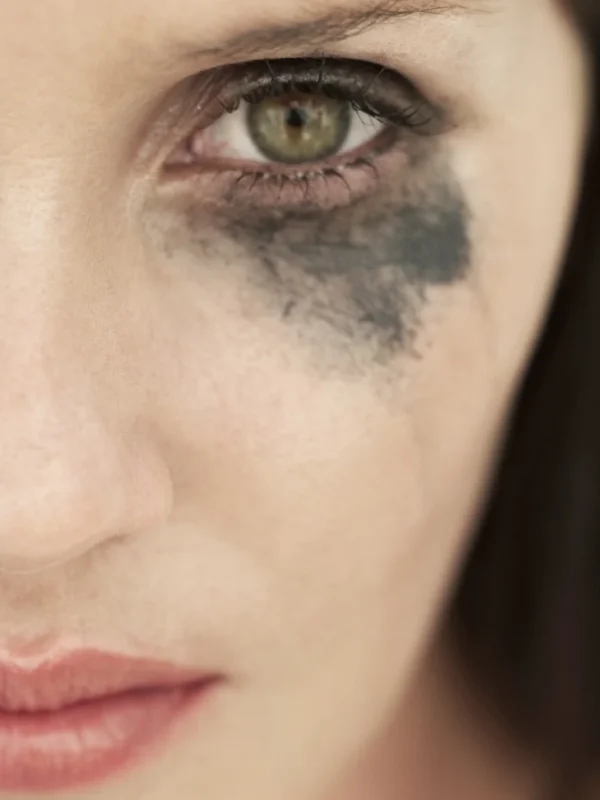 Démaquillant naturel efficace pour retirer le mascara waterproof sans agresser la peau